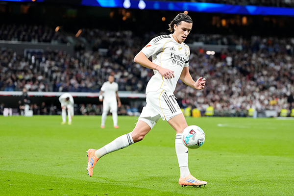 22岁卡雷拉斯:锁死亚马尔+轰世界波,身价已飙至全球左后卫第3