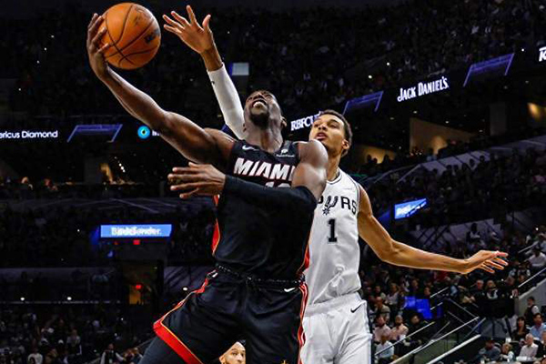 马刺5连胜开局：文班引领的新黄金时代